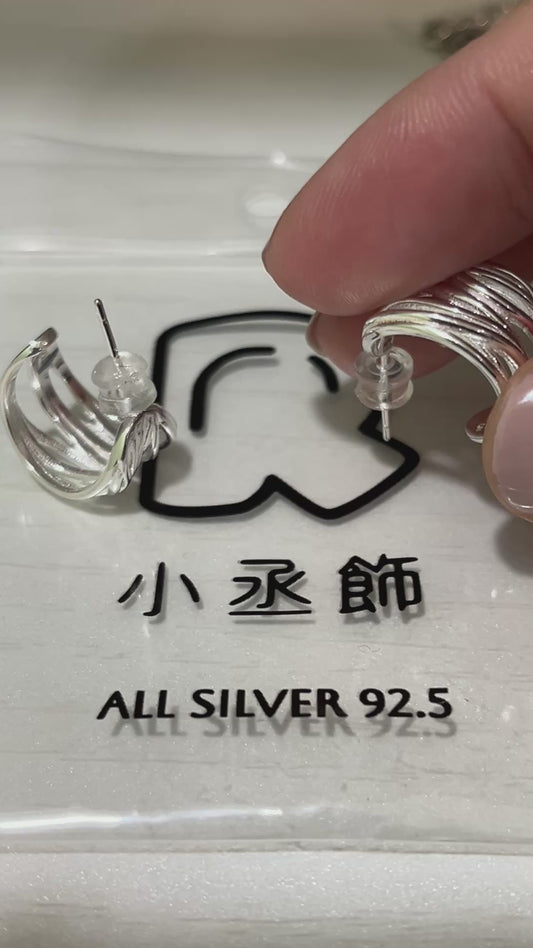 小丞飾 
質感多線設計圓弧造型耳環
$990  #E601031