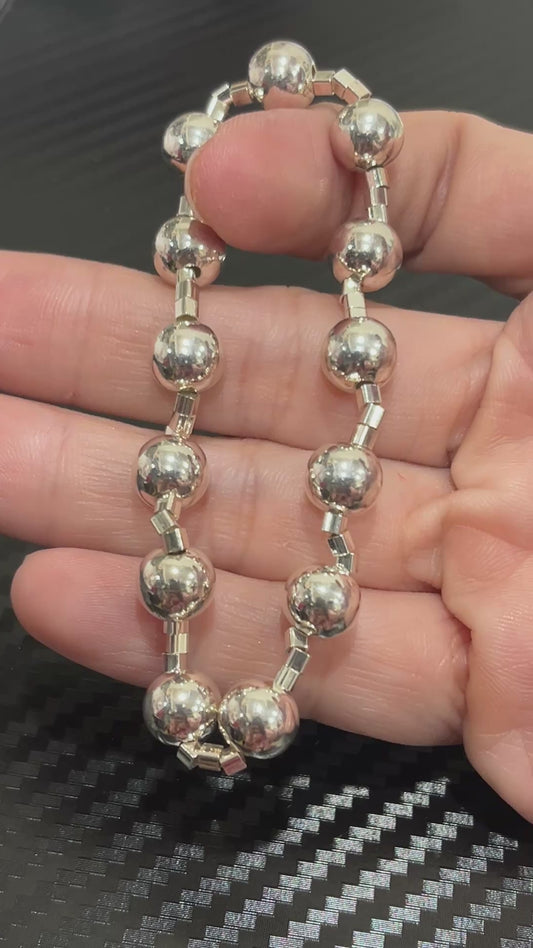 小丞飾
個性方塊大圓珠彈力繩手鏈
適合14-16公分手圍
$1790   B601175