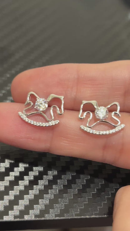 小丞飾-莫桑鑽30分 閃鑽木馬耳環 E6031403