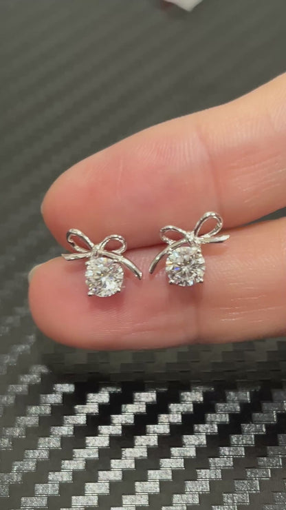 小丞飾-莫桑鑽50分-蝴蝶結耳釘E6031411