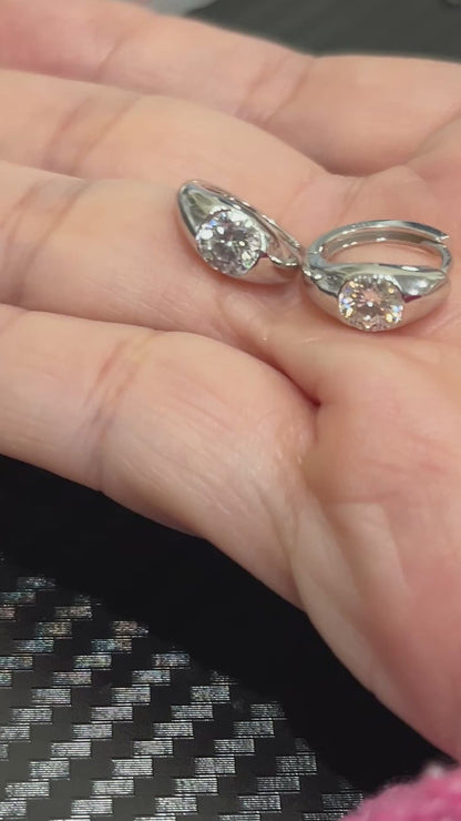 小丞飾-莫桑鑽50分 簡約圓弧百搭莫桑耳扣 內直徑10mm E6031409