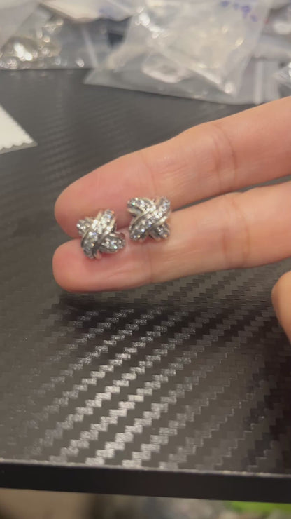 小丞飾 超美小香風
交叉滿鑽耳釘 $990。 R691231