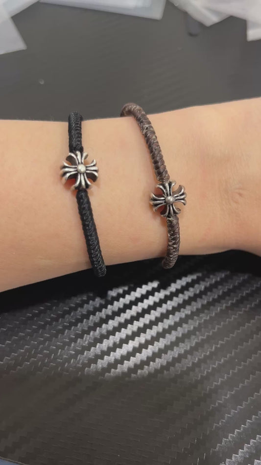 小丞飾 復古十字花圓珠韓國蠟繩手鏈 蠟繩會越戴越亮喔 黑/咖 兩款 
$990 #B601022